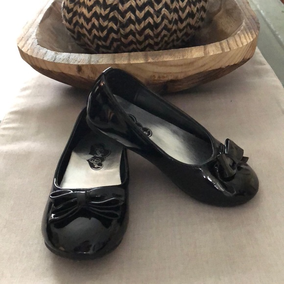 Shiny Black Shoes, toddler 8 - Picture 3 of 4